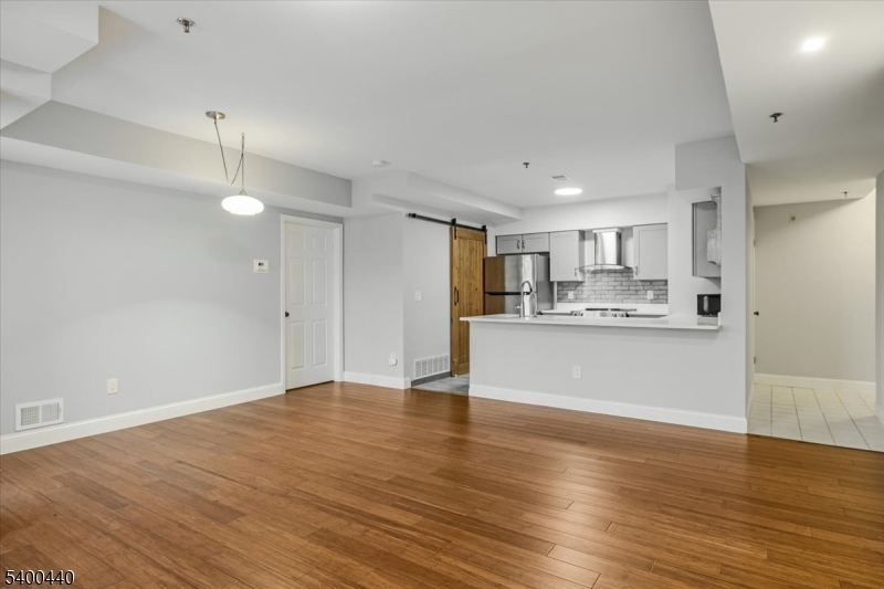 Crescent Court - Residential Lease