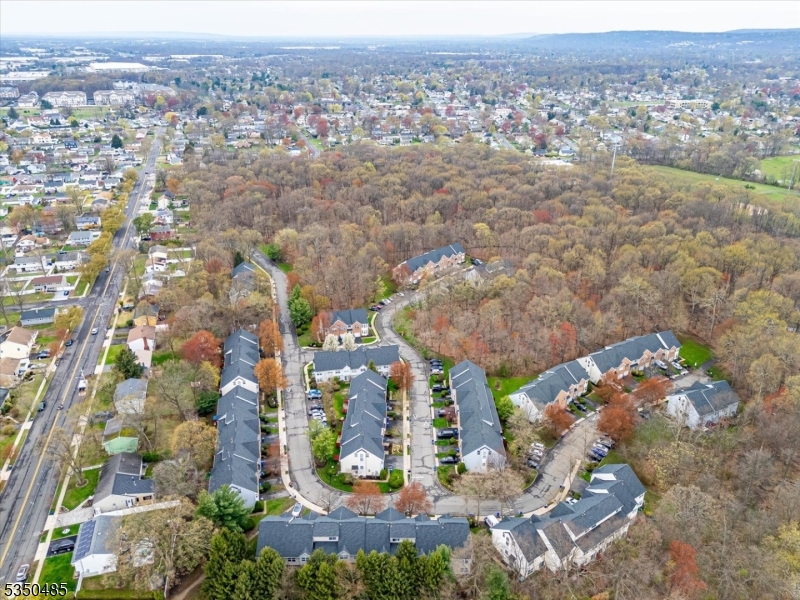 Piscataway Twp., New Jersey 08854, United States, 2 Bedrooms Bedrooms, ,3 BathroomsBathrooms,Residential,Pending,110526