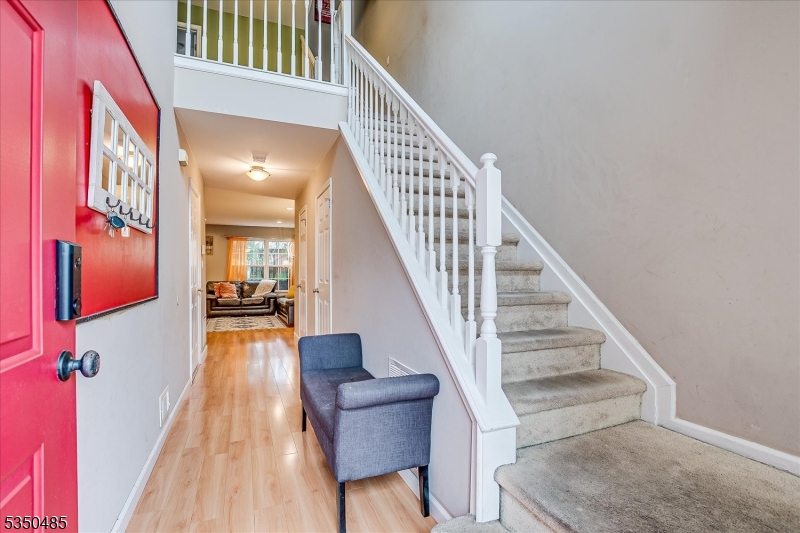 Piscataway Twp., New Jersey 08854, United States, 2 Bedrooms Bedrooms, ,3 BathroomsBathrooms,Residential,Pending,110526