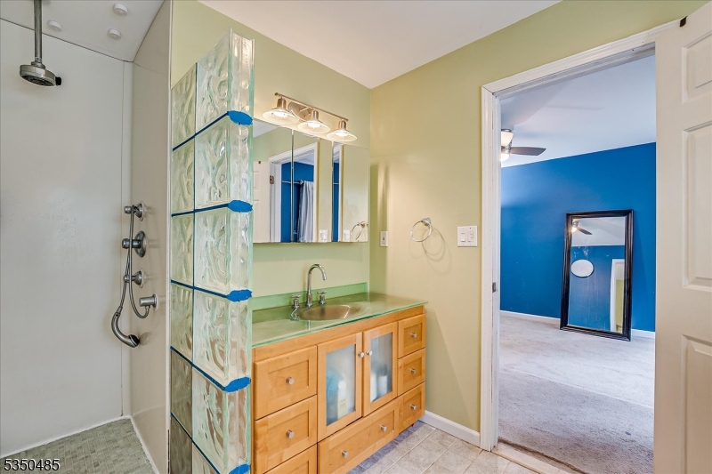 Piscataway Twp., New Jersey 08854, United States, 2 Bedrooms Bedrooms, ,3 BathroomsBathrooms,Residential,Pending,110526