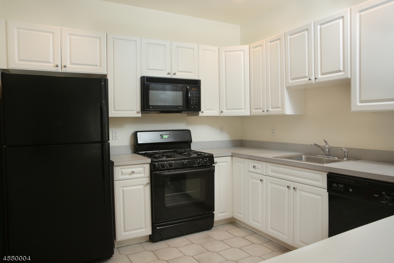 Glenmont Commons - Residential Lease