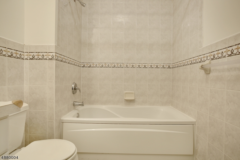 Glenmont Commons - Residential Lease