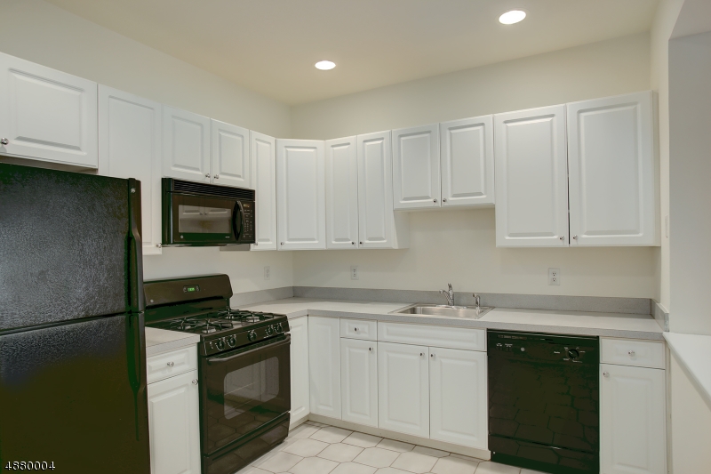 Glenmont Commons - Residential Lease