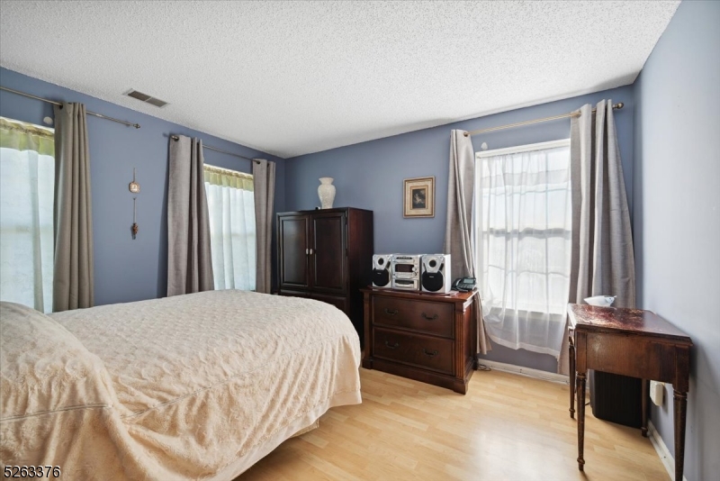 GLENBROOKE - Residential