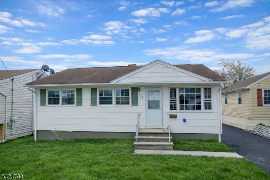 Beautifully renovated and move in ready 3 bed -2 full bath, brand new laminated flooring throughout and modern kitchen equipped with stainless steel appliance conveniently located near business district and Metro Park station, shopping dinning and transportation The home include separate entrance to basement , which provide-the potential for additional kitchen and possibility of crating another bedroom, offering excellent opportunity for homeowner or investor alike