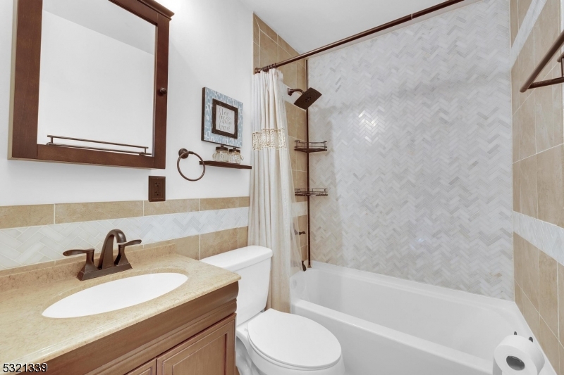 Pershing/Budd Lk - Residential