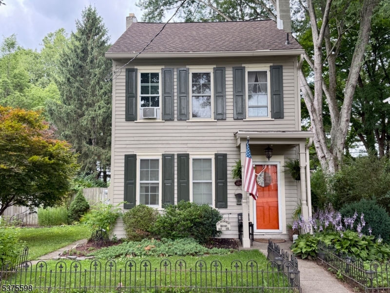 Photo 1 of 29 — 424 Hardwick St, Belvidere Twp., NJ 07823