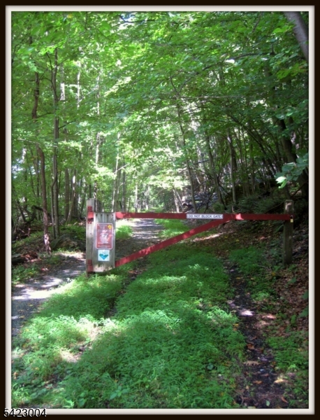 PAULINSKILL LAKE - Residential