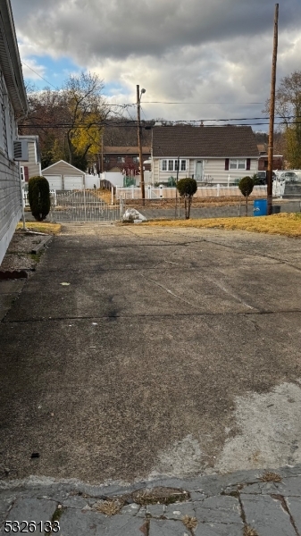 Paterson City, New Jersey 07502, United States, 6 Bedrooms Bedrooms, ,4 BathroomsBathrooms,Residential,Pending,30802