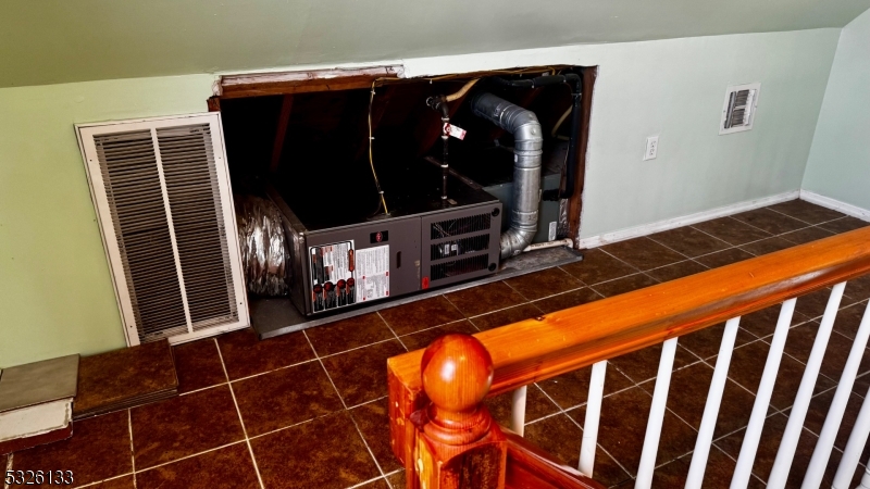 Paterson City, New Jersey 07502, United States, 6 Bedrooms Bedrooms, ,4 BathroomsBathrooms,Residential,Pending,30802