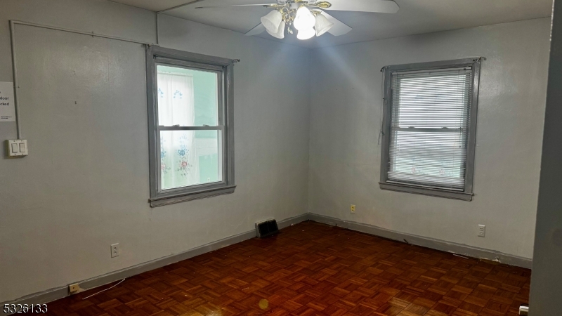 Paterson City, New Jersey 07502, United States, 6 Bedrooms Bedrooms, ,4 BathroomsBathrooms,Residential,Pending,30802