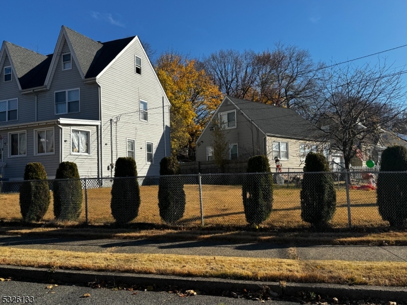 Paterson City, New Jersey 07502, United States, 6 Bedrooms Bedrooms, ,4 BathroomsBathrooms,Residential,Pending,30802