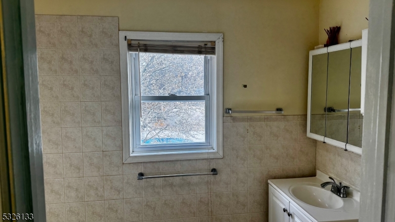 Paterson City, New Jersey 07502, United States, 6 Bedrooms Bedrooms, ,4 BathroomsBathrooms,Residential,Pending,30802