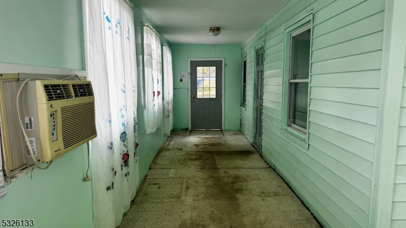 Paterson City, New Jersey 07502, United States, 6 Bedrooms Bedrooms, ,4 BathroomsBathrooms,Residential,Pending,30802