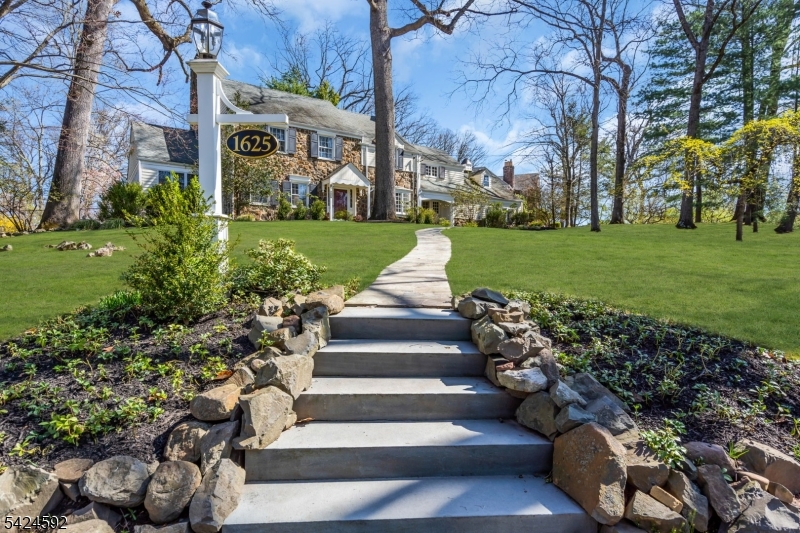 SLEEPY HOLLOW - Residential