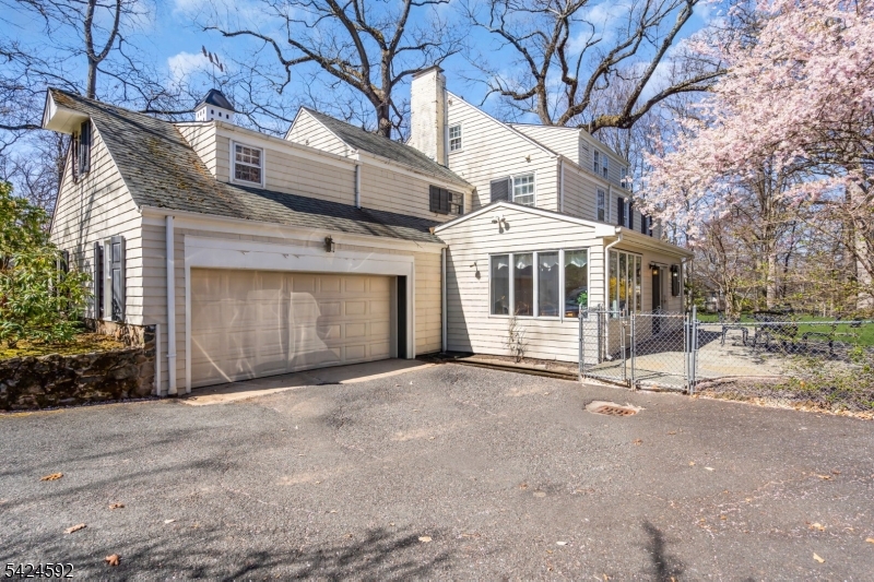 SLEEPY HOLLOW - Residential