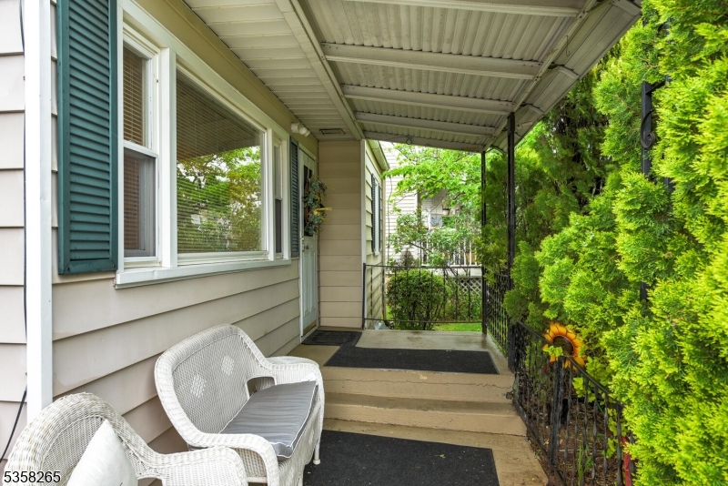 142 Oak St