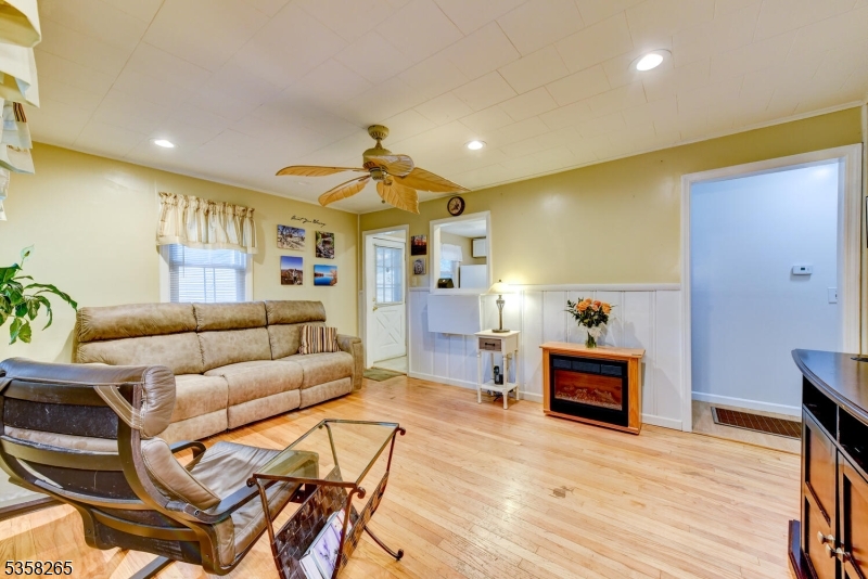 142 Oak St