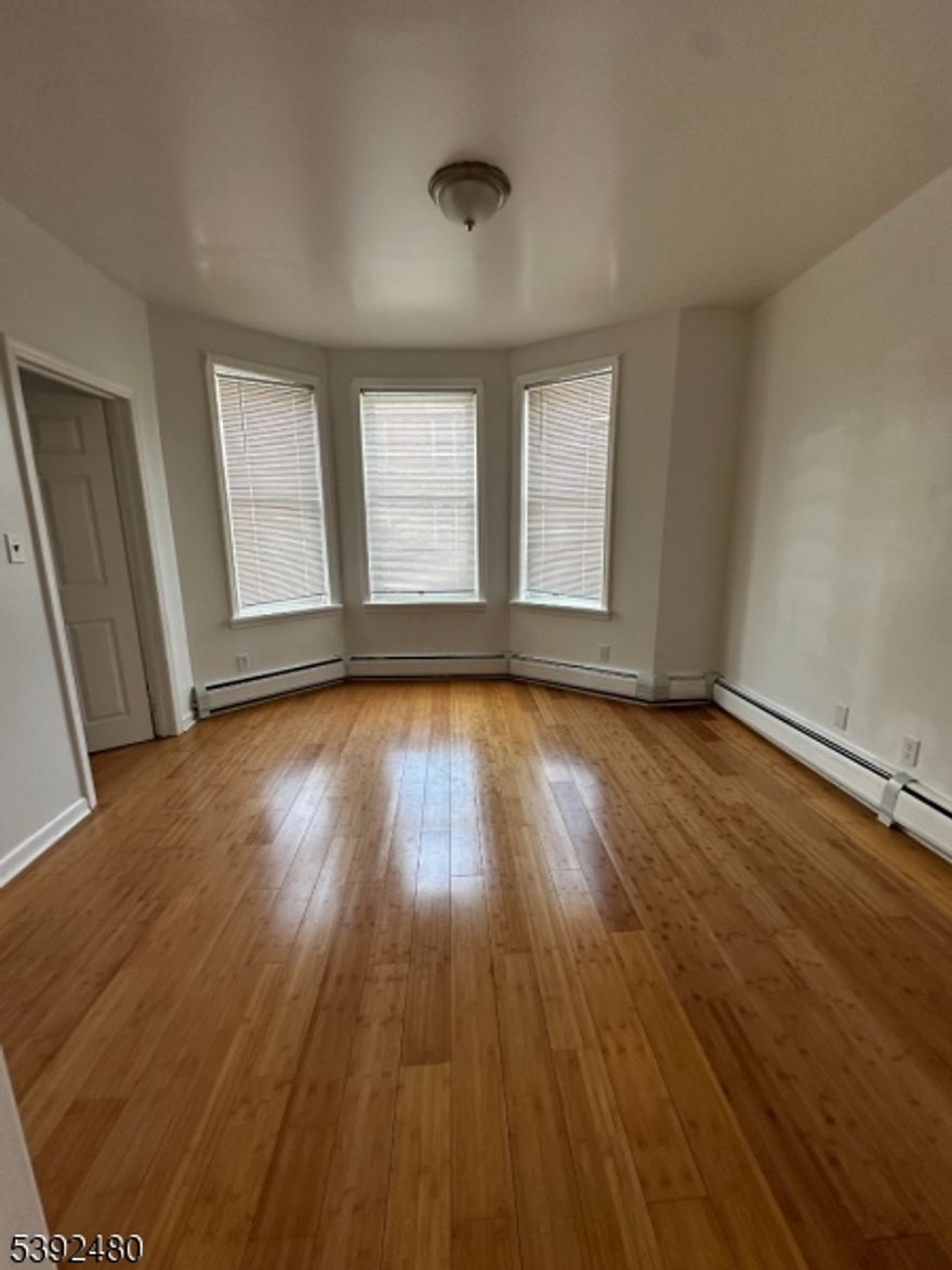3 bedroom, 1 bath apartment featuring a bright living area, updated kitchen, and a bonus office space, perfect for remote work or study. Conveniently located near transportation, schools, and shopping. Well-maintained and ready for immediate move-in!