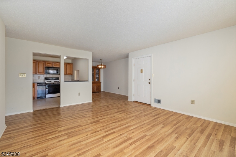 140 Woodward Ln