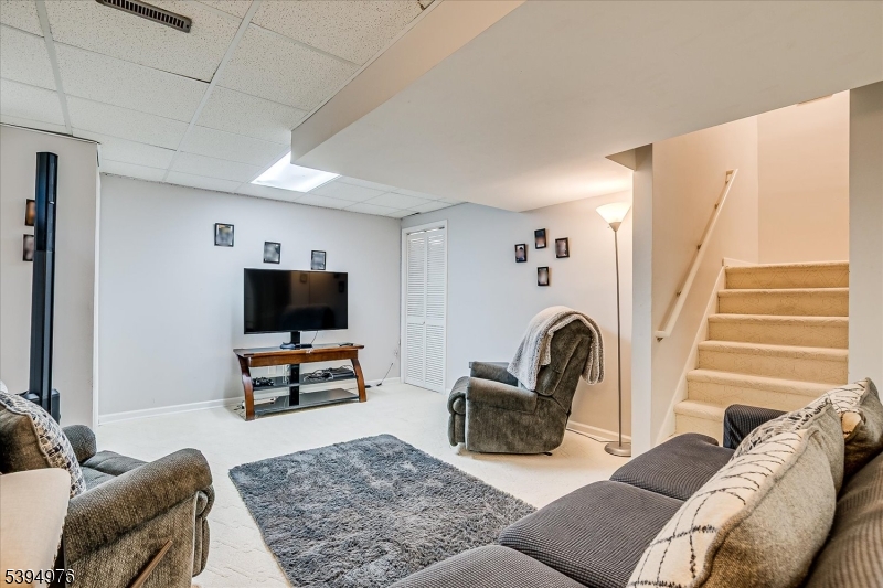 Crestmont Manor - Residential