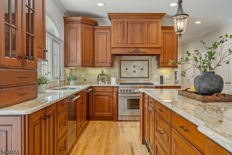 BROOKRACE - Residential