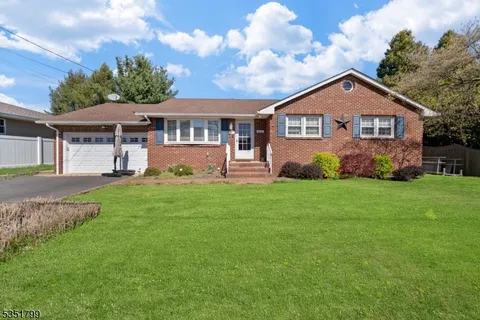 137 S 12Th Ave, Manville Boro, NJ 08835 - MLS#: 3957768