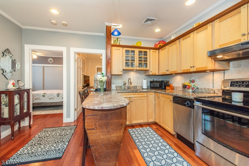 SCHOOL HOUSE PLAZA - Residential