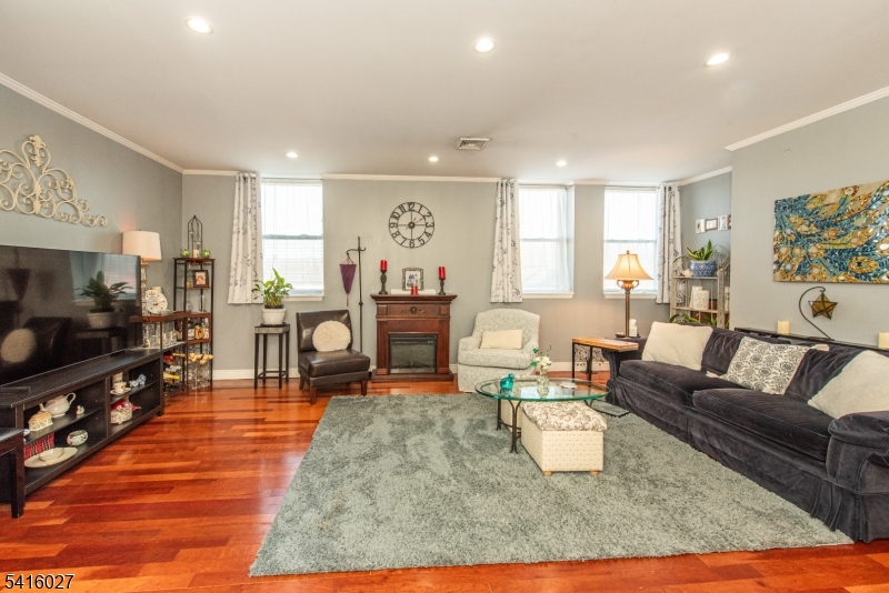 SCHOOL HOUSE PLAZA - Residential