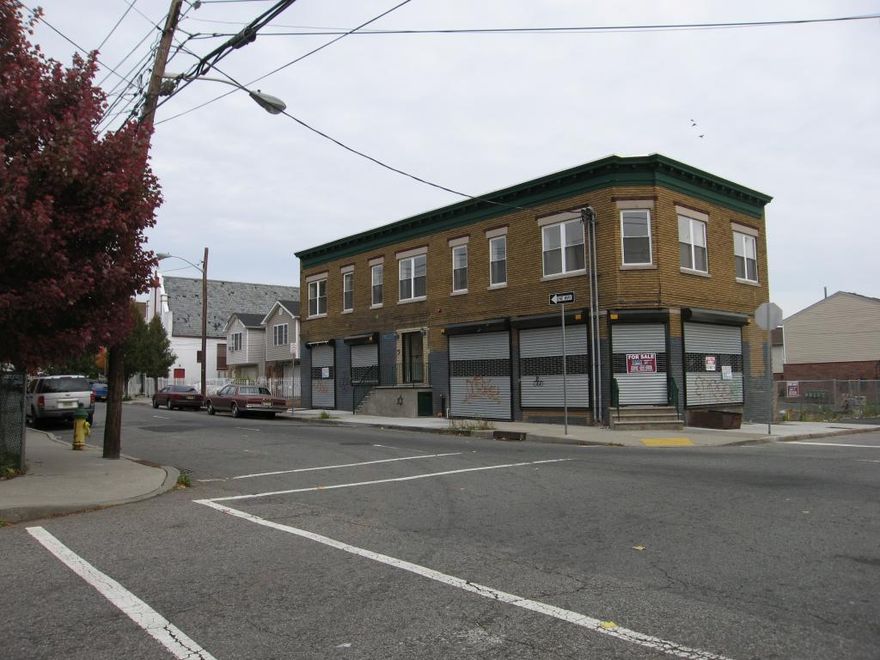 This single-family home features 2 bedrooms and 1 bath with access to the backyard and laundry area. Utilities Included!