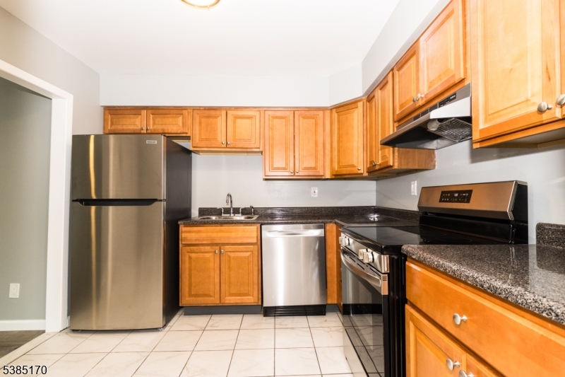 East Orange City, New Jersey 07017, United States, 2 Bedrooms Bedrooms, ,2 BathroomsBathrooms,Residential,Active,211319