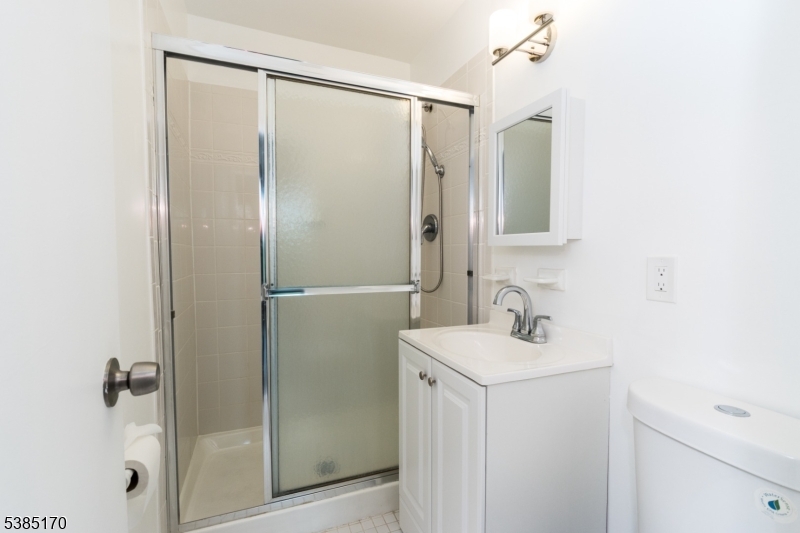 East Orange City, New Jersey 07017, United States, 2 Bedrooms Bedrooms, ,2 BathroomsBathrooms,Residential,Active,211319