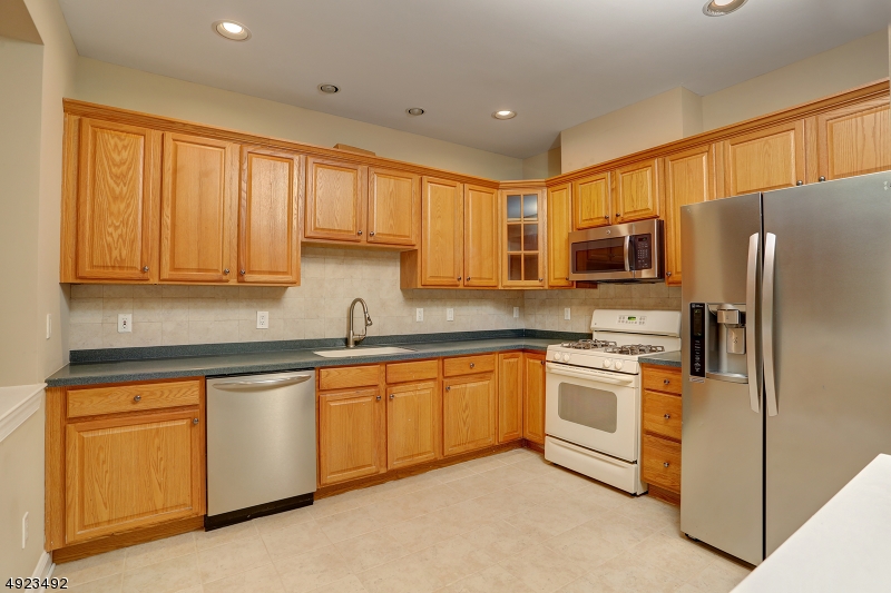 Mazdabrook Commons - Residential Lease