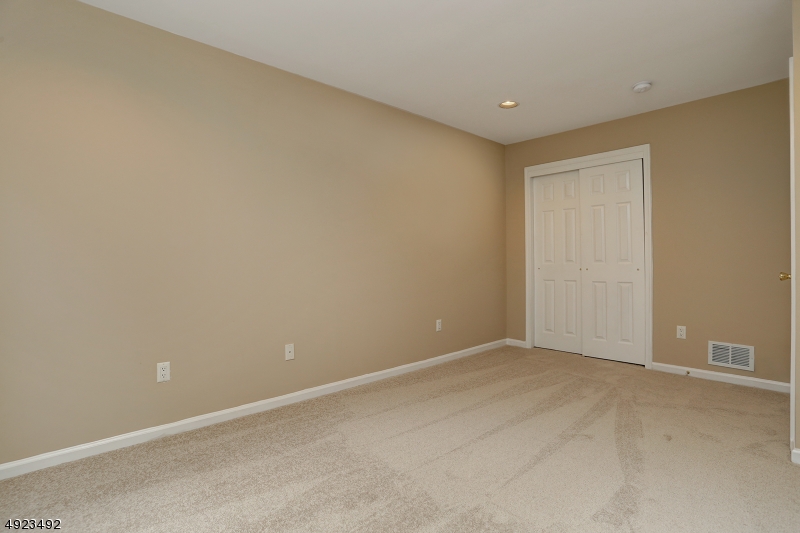 Mazdabrook Commons - Residential Lease