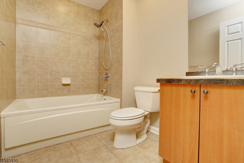 Mazdabrook Commons - Residential Lease