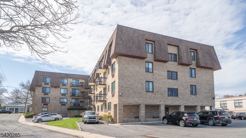 Springfield Manor - Residential