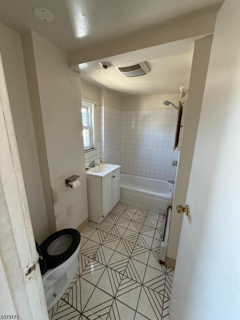 City Of Orange Twp., New Jersey 07050, United States, 2 Bedrooms Bedrooms, ,4 BathroomsBathrooms,Residential,Active,175563