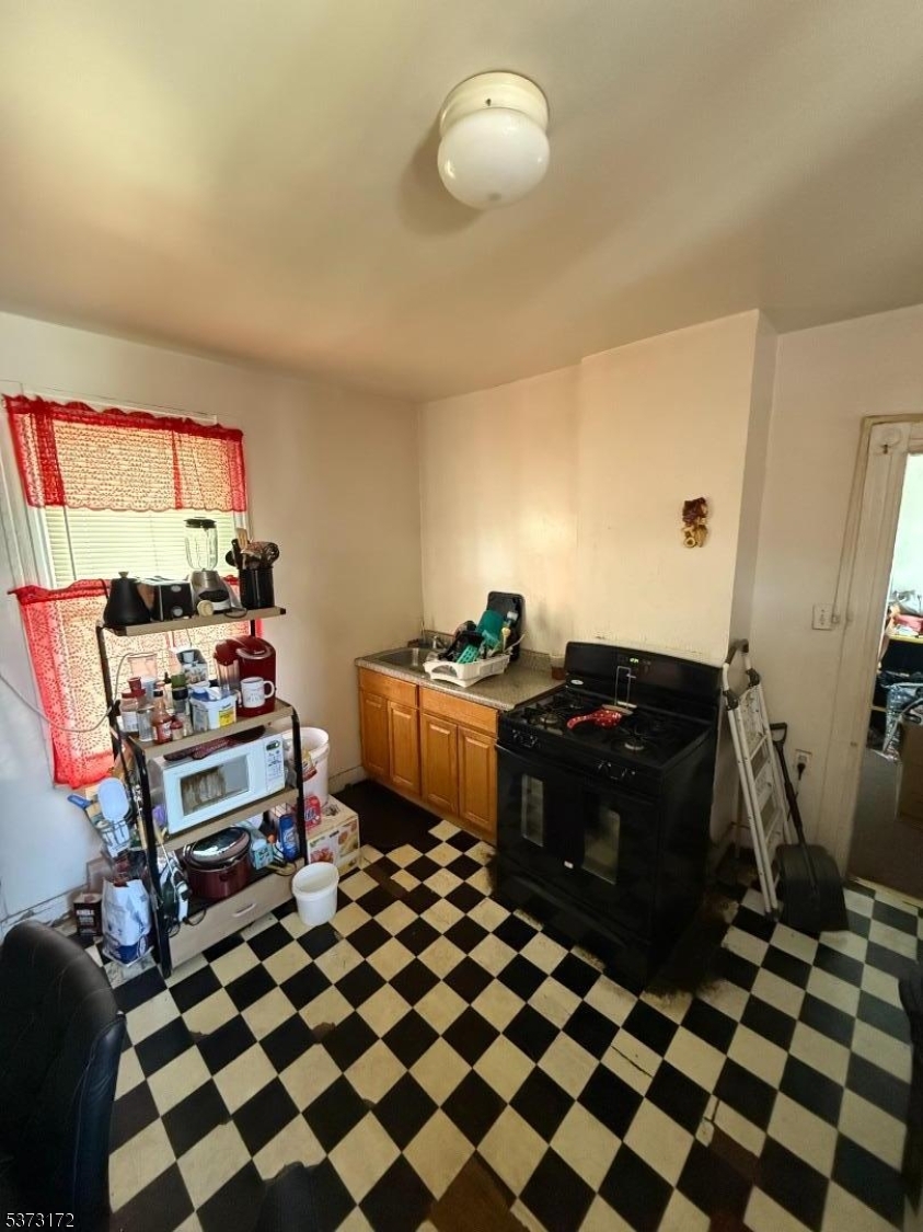City Of Orange Twp., New Jersey 07050, United States, 2 Bedrooms Bedrooms, ,4 BathroomsBathrooms,Residential,Active,175563
