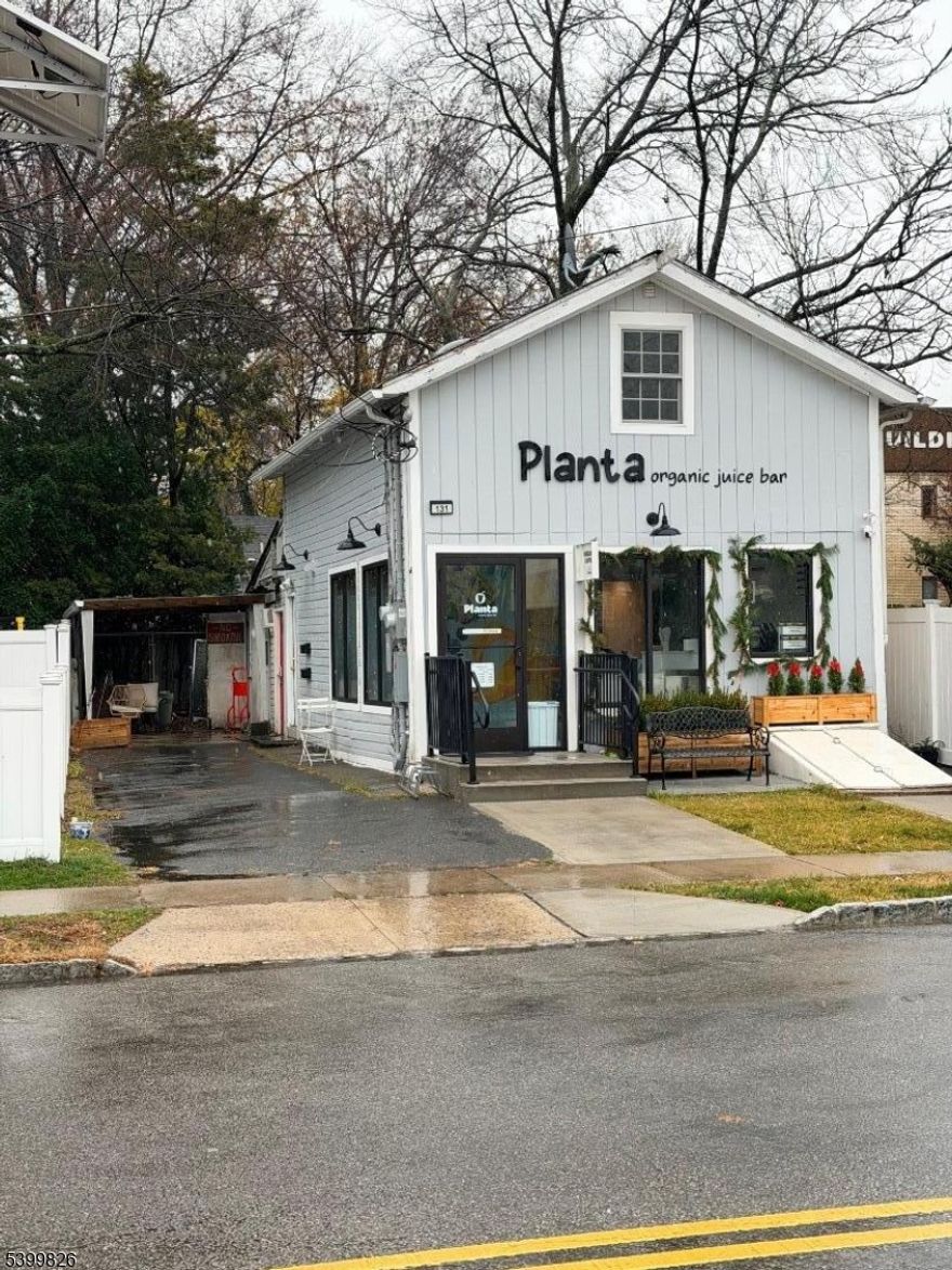 Centrally located, standalone studio apartment above new juice bar. Close by are shops and eateries on Bloomfield and Claremont avenues. Train station and a convenient laundromat are within a short walk. The second floor space has a private entrance, alcove kitchen, air conditioning (wall units). Small pets are welcome. Owner will install new mirror in bathroom. One assigned parking space is included.