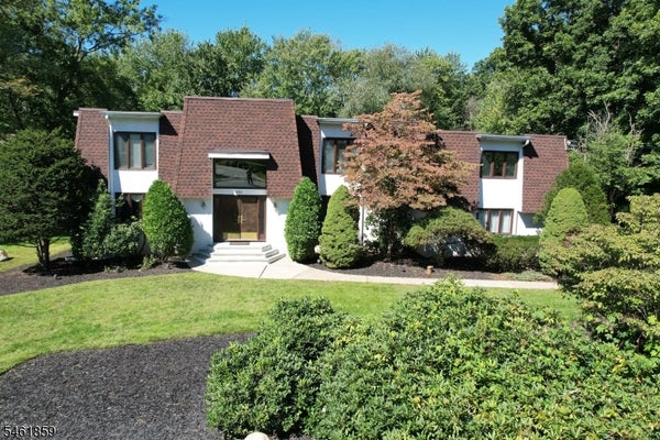 690 ORCHARD LN, FRANKLIN LAKES, NJ 07417 - Image 684ea0f811914f32bd03e9e9ea1f3add/33551748