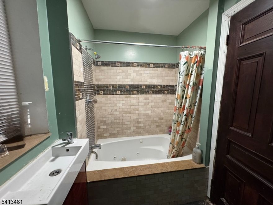 Private room available for rent in a large, well-maintained home located in the North Ward of Newark, just off Bloomfield Avenue. The property features two fully equipped kitchens and five shared bathrooms, providing flexibility and convenience for residents. Rooms may be rented furnished or unfurnished and include access to a shared updated bathroom and eat-in kitchen. Wi-Fi and all utilities are included in the rent. The home is situated within a five-minute walk of multiple NJ Transit bus stops along Bloomfield Avenue, offering access to Downtown Newark, Newark Penn Station, Montclair, and surrounding areas, as well as convenient access to New York City via public transportation and major roadways. The location provides close proximity to grocery stores, restaurants, caf s, pharmacies, and other everyday conveniences, along with nearby access to Branch Brook Park.