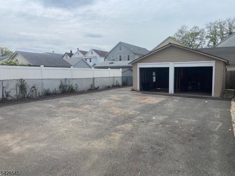 Kellogg Park - Residential Income