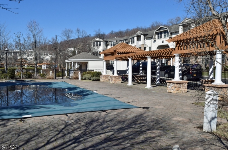 Four Seasons - Residential