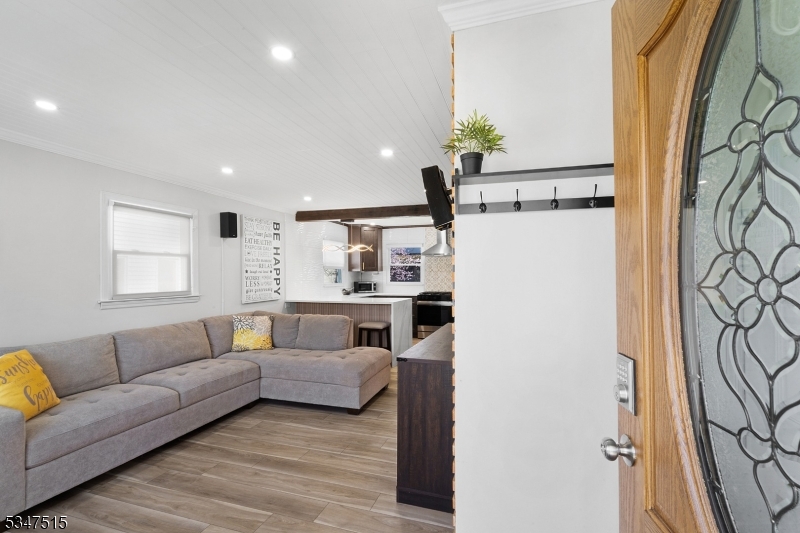 South Bound Brook Boro, New Jersey 08880, United States, 3 Bedrooms Bedrooms, ,1 BathroomBathrooms,Residential,Coming Soon,99019