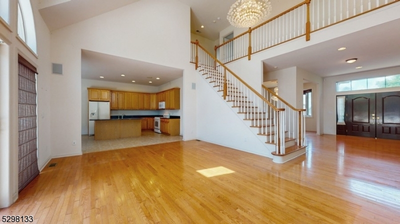 Photo 6 of 24 of 1 White Oak Ct house
