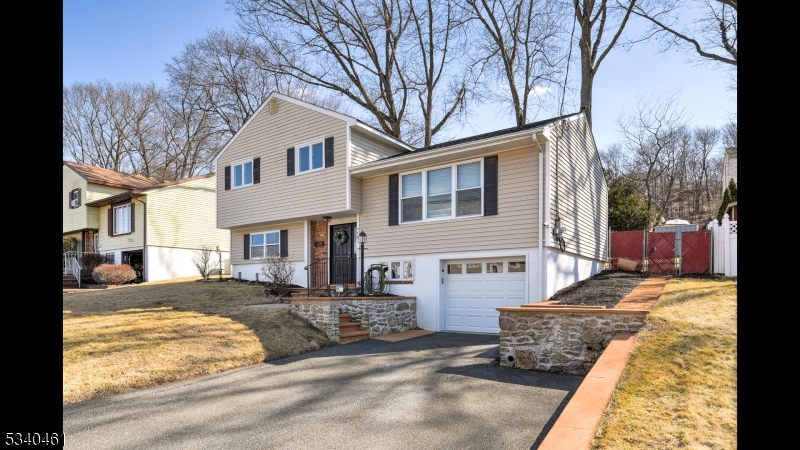 576 Herrick Dr