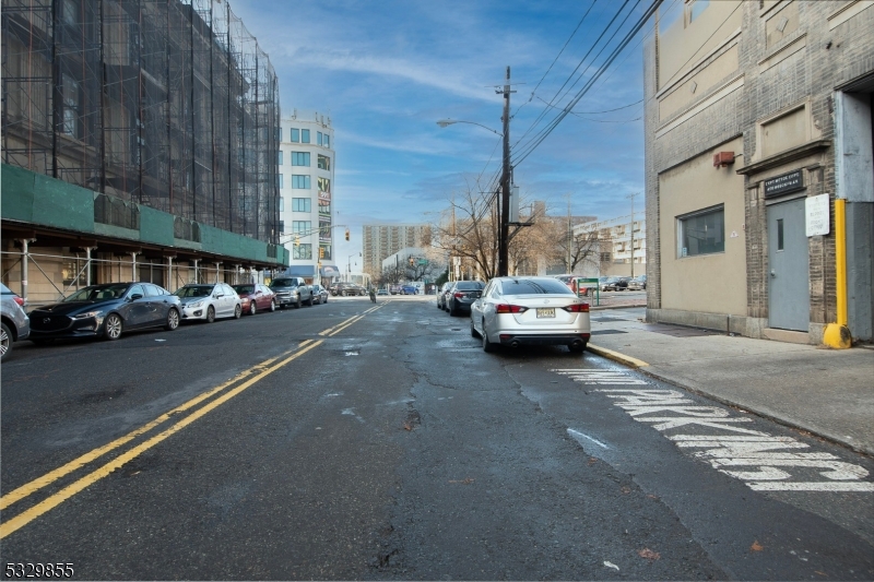 Journal Swuare - Commercial Lease