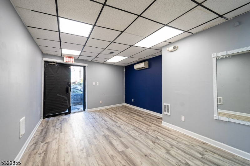 Journal Swuare - Commercial Lease