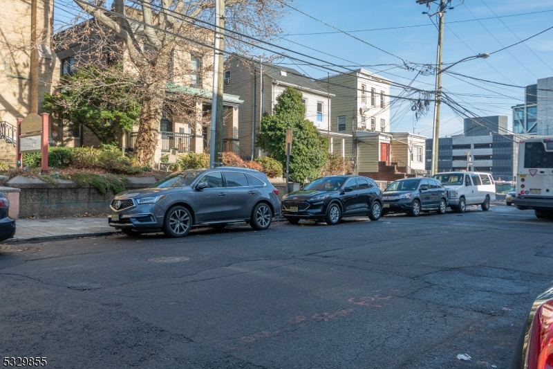 Journal Swuare - Commercial Lease