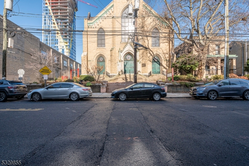 Journal Swuare - Commercial Lease